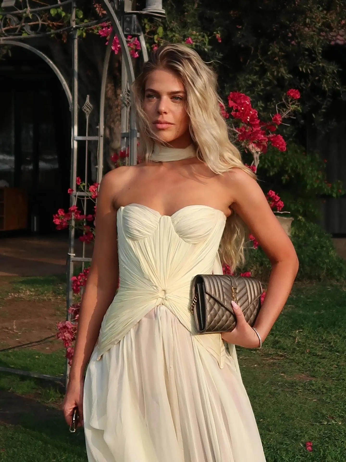 

Elegant Sweetheart lemon A Line Evening Dress Chiffon Pleated Illusion Ribbons Sleeveless Saudi Arabian Prom Vestidos Customized