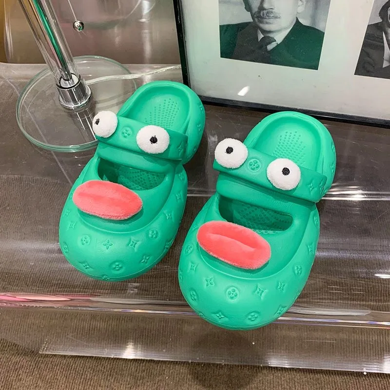 

Ugly and cute sausage mouth hole shoes for women in summer, wearing thick soled sandals with double toe caps, slippers