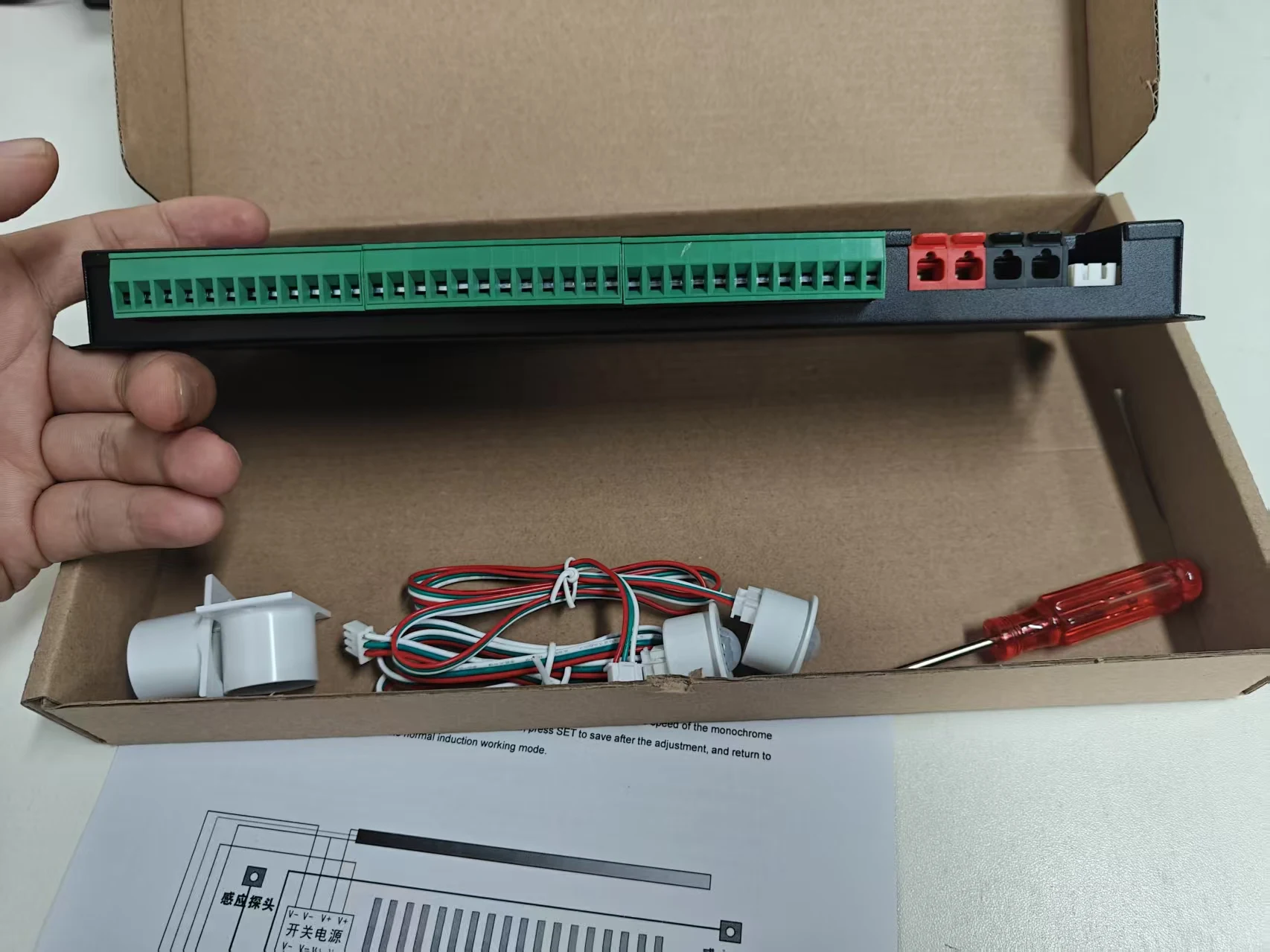 controlador-de-luces-led-para-escaleras-de-36-canales-sensor-de-movimiento-pir-luz-de-escalon-regulable-sistema-de-control-de-iluminacion-para-escaleras-para-uso-en-interiores