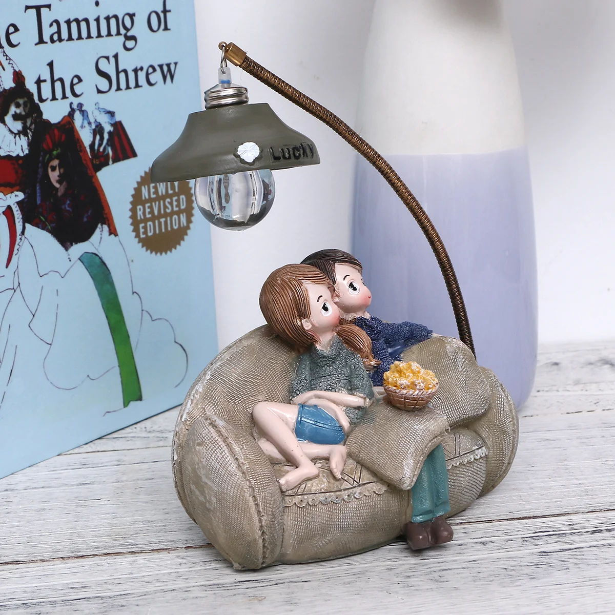 

Mini Resin Couple Lamp Ornament Decorative Home Art for Bedroom Living Room Marriage Room Valentine's Day Gift