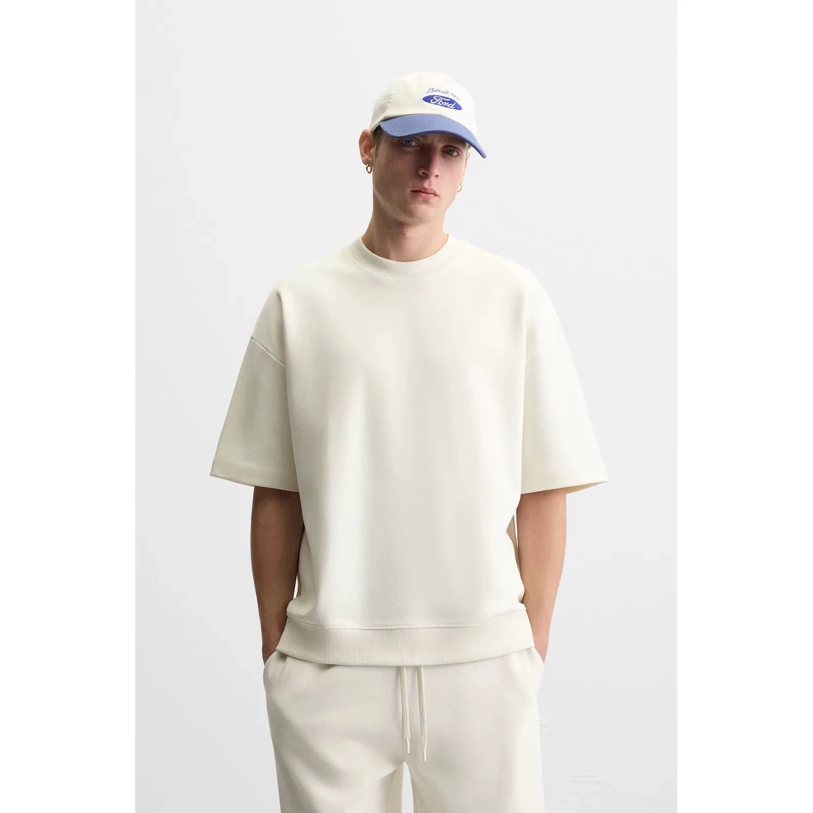 

Весенний новый мужской комплект: свободная удобная толстовка с капюшоном и брюки из двухсторонней фактурной ткани, простой повседневный спортивный костюм