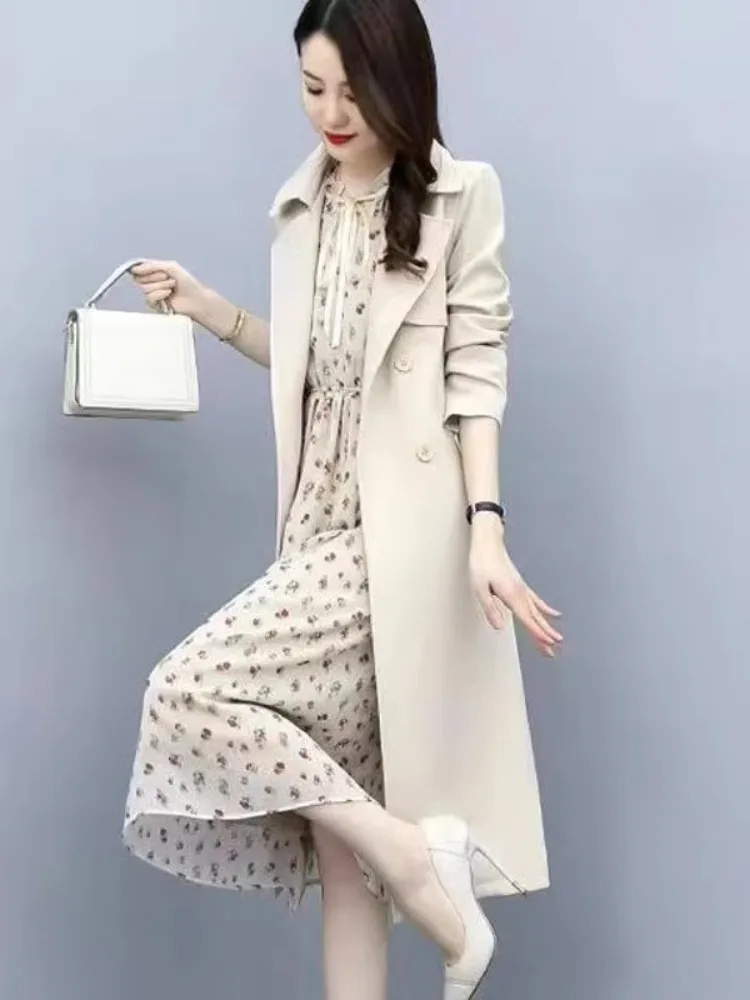 ensemble-deux-pieces-floral-elegant-pour-le-debut-de-l'automne-jupe-amincissante-et-rajeunissante-ensemble-deux-pieces-tendance-pour-l'automne