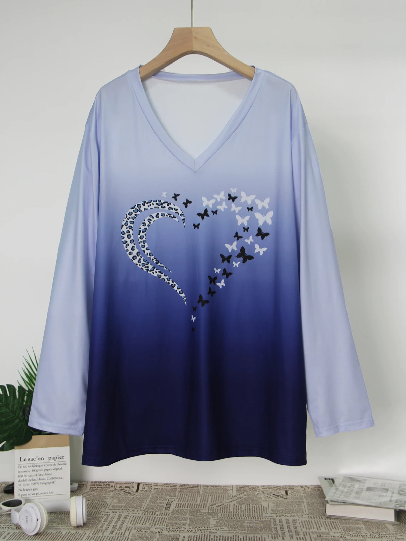 Plus Size Women's Loose Long-Sleeved V-Neck Gradient Heart-Shaped Printed T-Shirt Comfortable New Style for Autumn and Winter