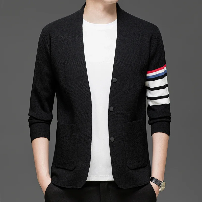 

2025 Autumn and Winter New High-end Luxury Trend Striped Button Men's Korean Fashion Sweater Cardigan Jacket Men