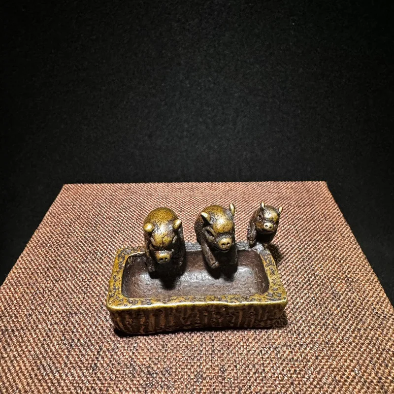 Vintage tea pet : three little pigs drinking water, desktop decoration, small ornament, copper incense holder