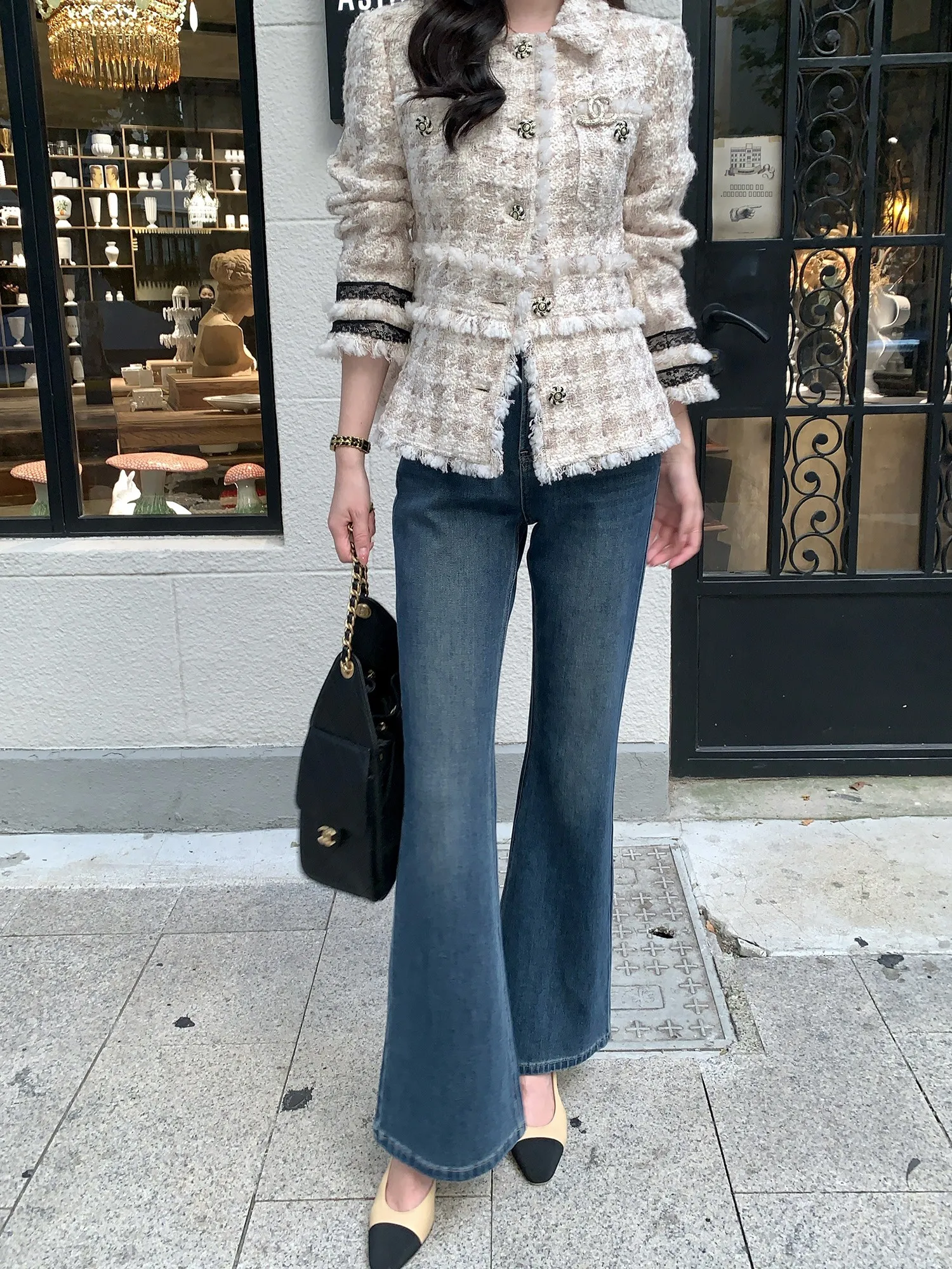 

Женские джинсы с высокой талией и расклешенным низом, осенние, универсальные, стройнящие, удобные для повседневной носки