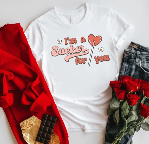 I'm A Sucker for You Slogan Valentine's Day Women T-shirt Cute Sugar Lollipop Print Female Shirt New Fashion Sells Well Girl Tee