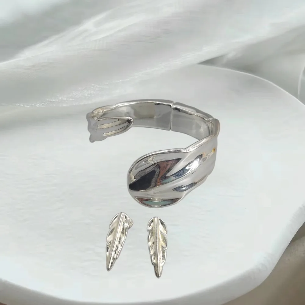 2026 Spain Daily Leisure Style Gold Silver Leaf Shaped Earrings Bracelet Jewelry Two Piece Set Romantic Gift