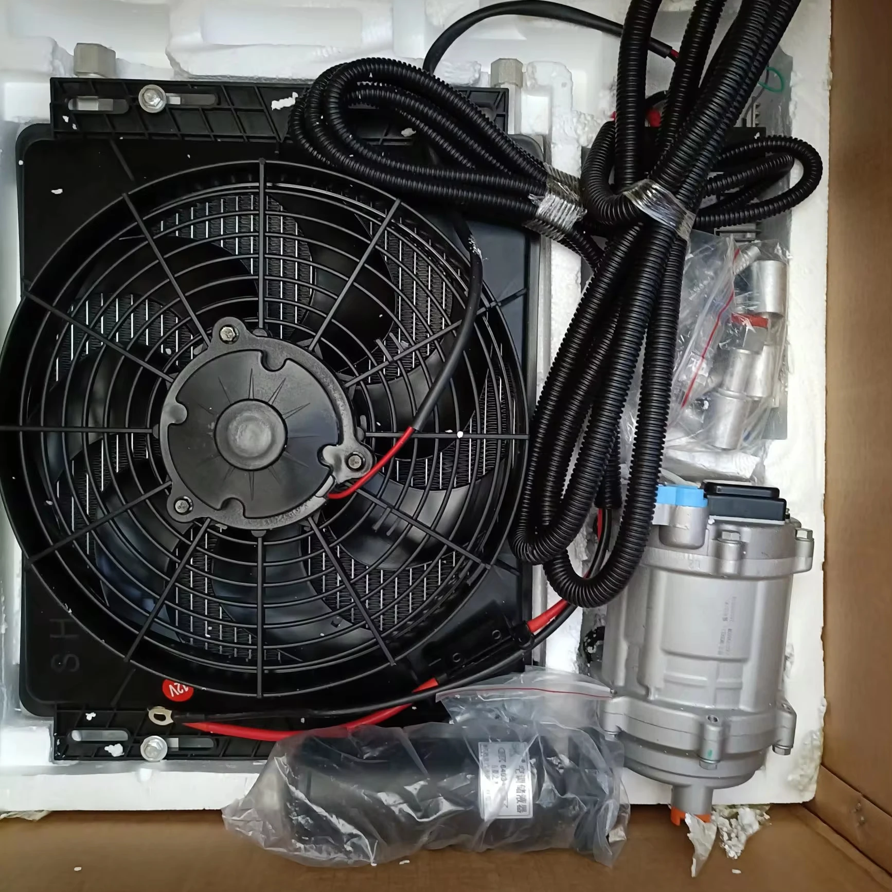 

Universal 4 Hole Auto Electric 24v Cooling System Truck Ac Unit 12v air Conditioning for Truck