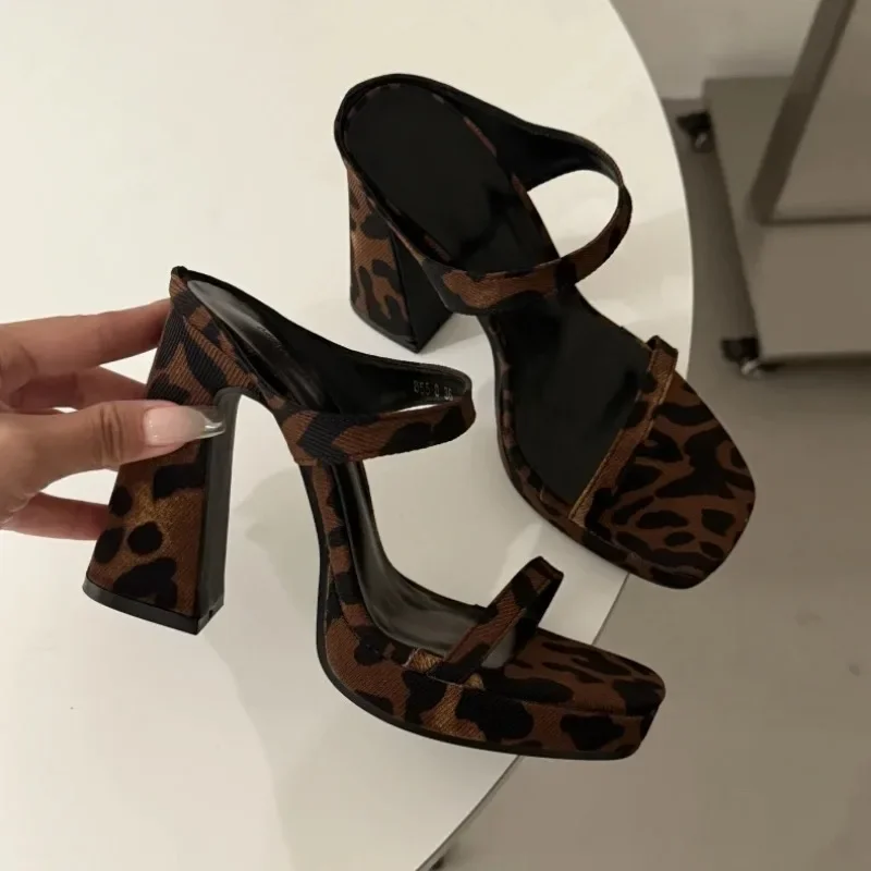 النساء شباشب على الموضة الصيف 35-39 جديد سميكة القاع رئيس مربع كعب مكتنز المفتوحة تو الصنادل المشي سوبر صنادل عالية الكعب #1