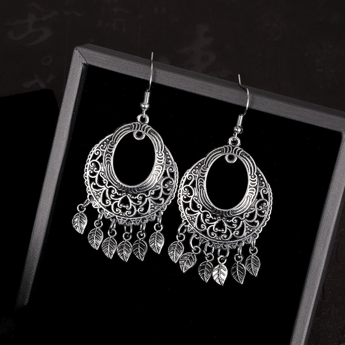 Ethnic Silver Color Metal Leaf Tassel Earring for Women Vintage Round Engraved Hollow Geometric Earrings New Pendientes