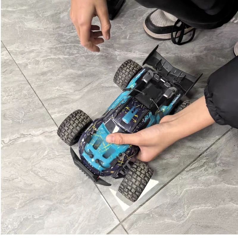 Delin Speed Yu Co marchio Nuovo Prodotto 4WD 1/18 Ad Alta Potenza RC Fuoristrada Da Corsa Spazzola di Carbone Brushless Simulazione bambini