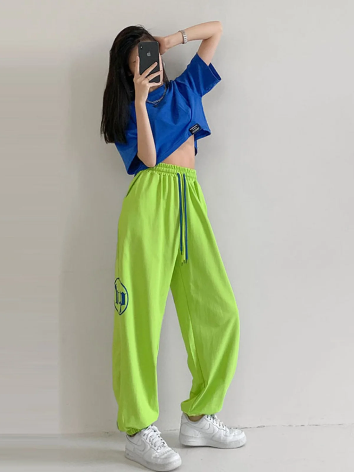 กางเกงแจ๊สเอวสูงทรงสตรีทแดนซ์สำหรับผู้หญิง ชุดฝึกซ้อมสไตล์ฮาราจูกุ กางเกงขายาวทรงสลิมพร้อมรองเท้าผ้าใบ กางเกงฮาเร็มสปอร์ต