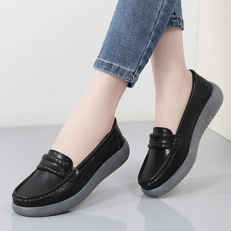 

Plus size women's soft-soled shoes for export - comfortable, breathable, all-season slip-on loafers for moms