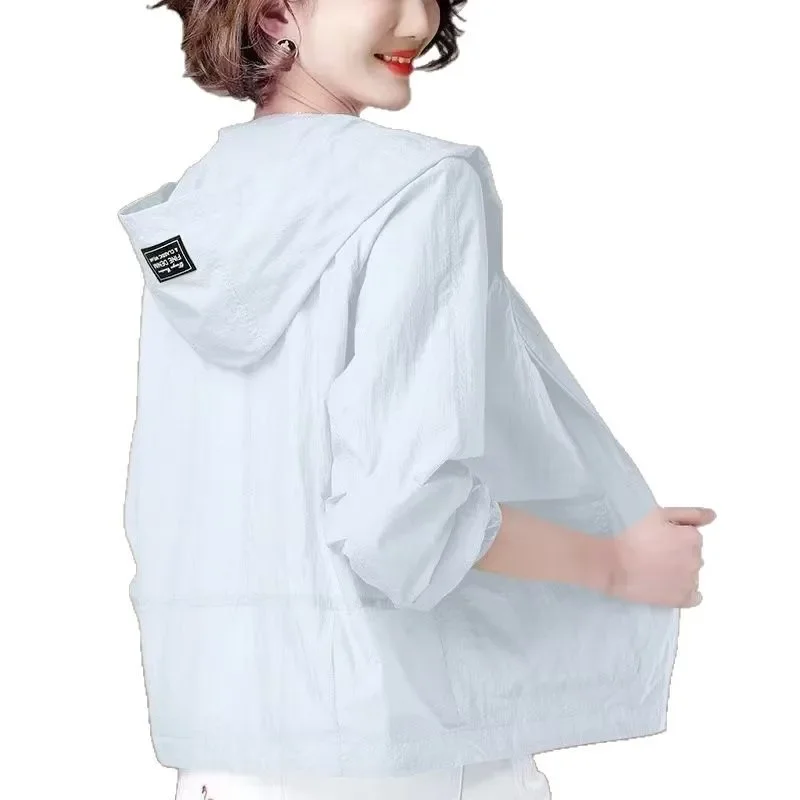 Loose Thin Women's UV Protection Clothing Summer Mommy Style 2025 Sunscreen Outerwear Large Size Casual Hooded Top