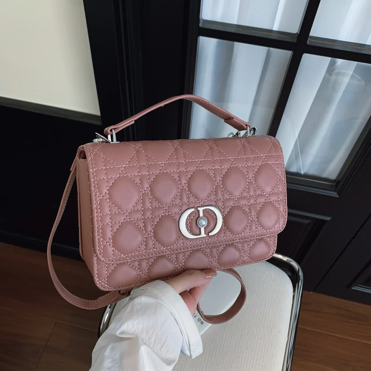 

Classic Rhombus Chain Underarm Bag for Women - Fashionable Versatile Shoulder & Messenger Style