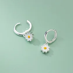 Fashion Sweet Silver Color Daisy Hoop Earrings For Women Gentle Flower Pendant Ear Buckle Banquet Party Jewelry Accessories