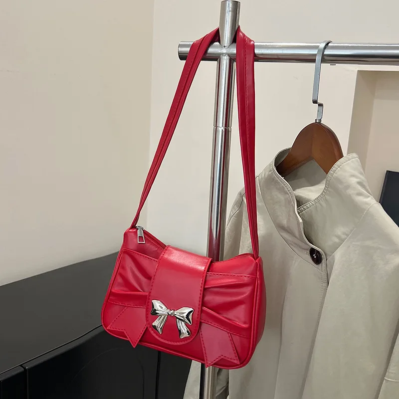 

Плиссированные женские сумки на плечо из искусственной кожи, милые крутые сумки с металлическим бантом для девочек, однотонные женские сумки с магнитной пряжкой под мышками