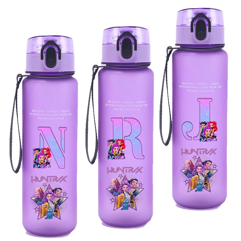 【セール中】650ml KPop デーモンハンターズ ウォーターボトル かわいい文字 A-Z 映画ガール アウトドア ストローカップ 大容量 漏れ防止 子供用ドリンクボトル