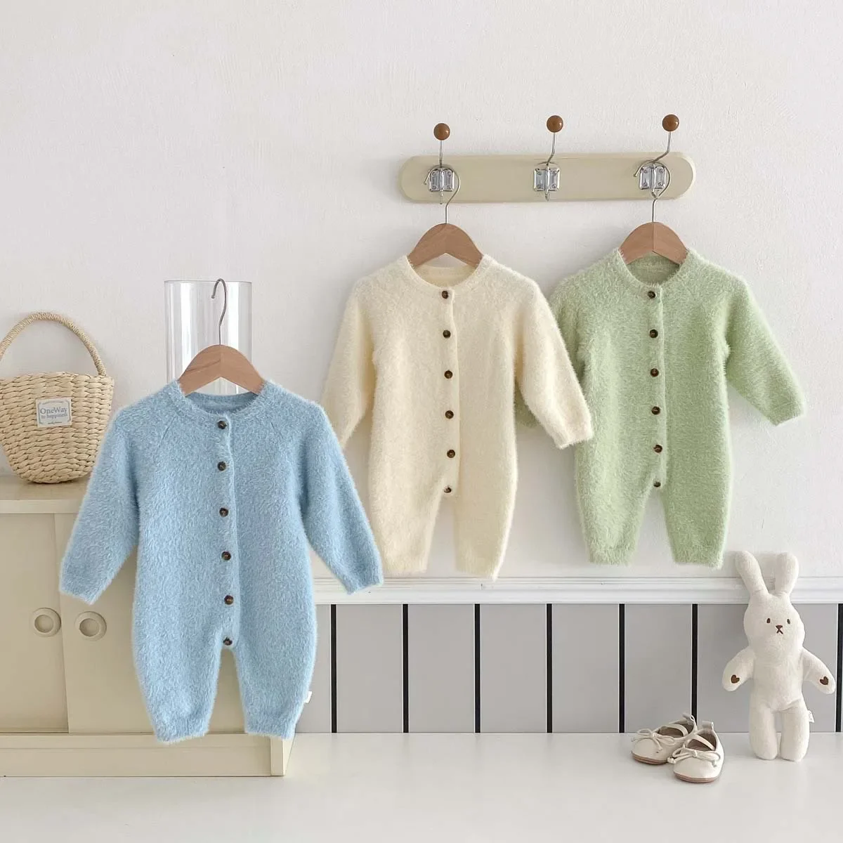 New Baby Clothing Plush Rompers 2024 Autumn and Winter New Boys Girls Baby Knitted Solid Color Simple Long Sleeved Rompers