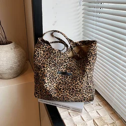 Canvas Material 2024 New Shoulder Bag Leopard Print Large Capacity Trendy Fashion Handbag Soft Versatile Commuting Tote Bag