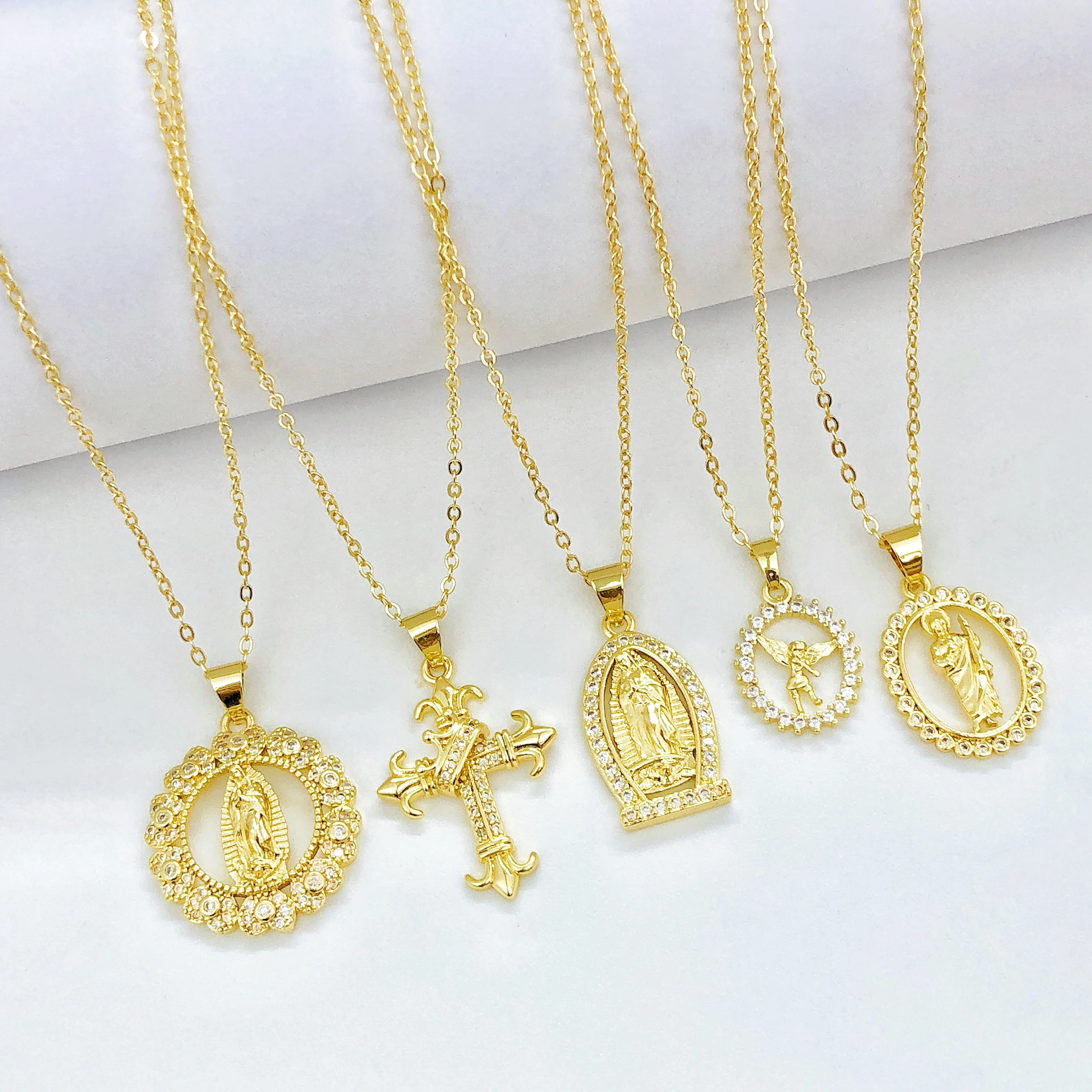 Virgin Mary St. Jude Prayer Shining Rhinestone Pendant Necklaces Gold color Women/Men Religious Neck Jewelry for Daily Wear