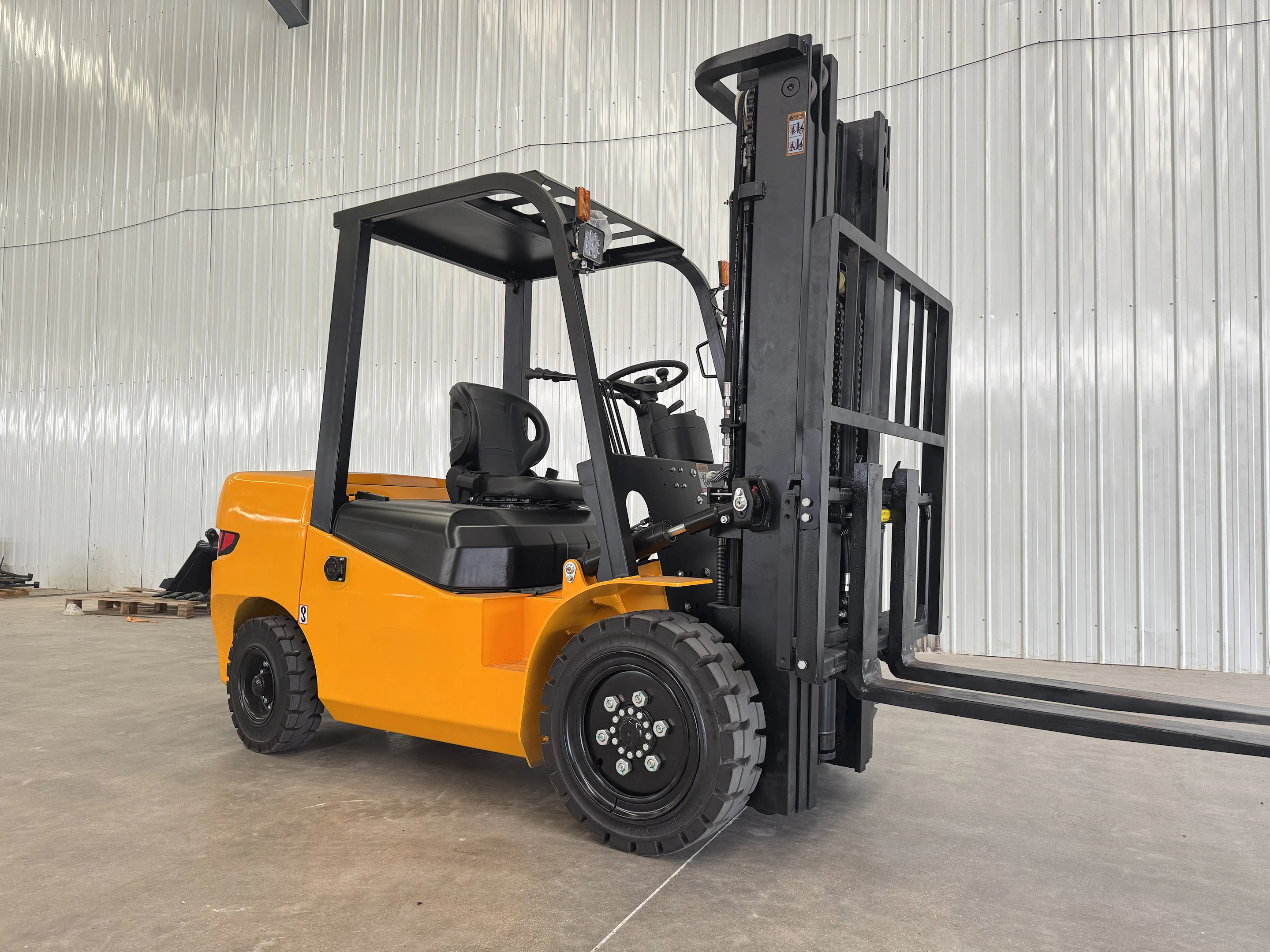 

High performance 1-ton 4.5-ton machine loader forklift warehouse handling equipment excellent braking system