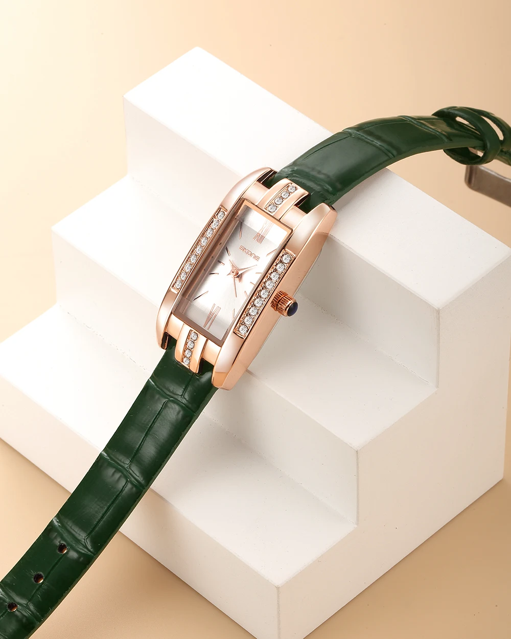 Reloj de cuarzo resistente al agua para mujer, pulsera cuadrada de moda con incrustaciones de diamantes de lujo, ligero, temperamento Simple