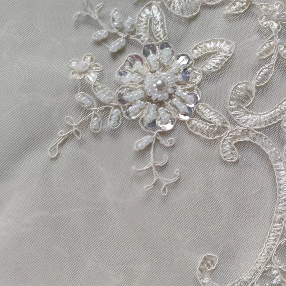 Beautiful Placemats White 28cm Square Floral Beaded Embroidery Polyester Mesh Mat Desk Ornaments
