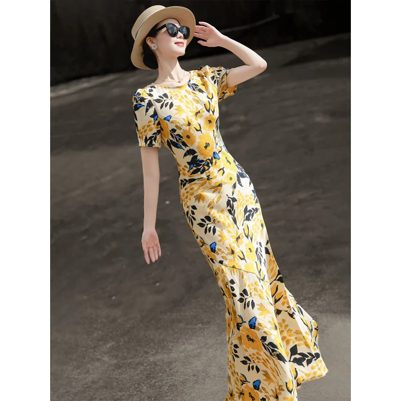 

MEXCOCO 2026 Summer French Elegant Round Neck Puff Sleeve Retro Floral Diagonal Seam Waist Slim Mermaid Maxi Resort Dress