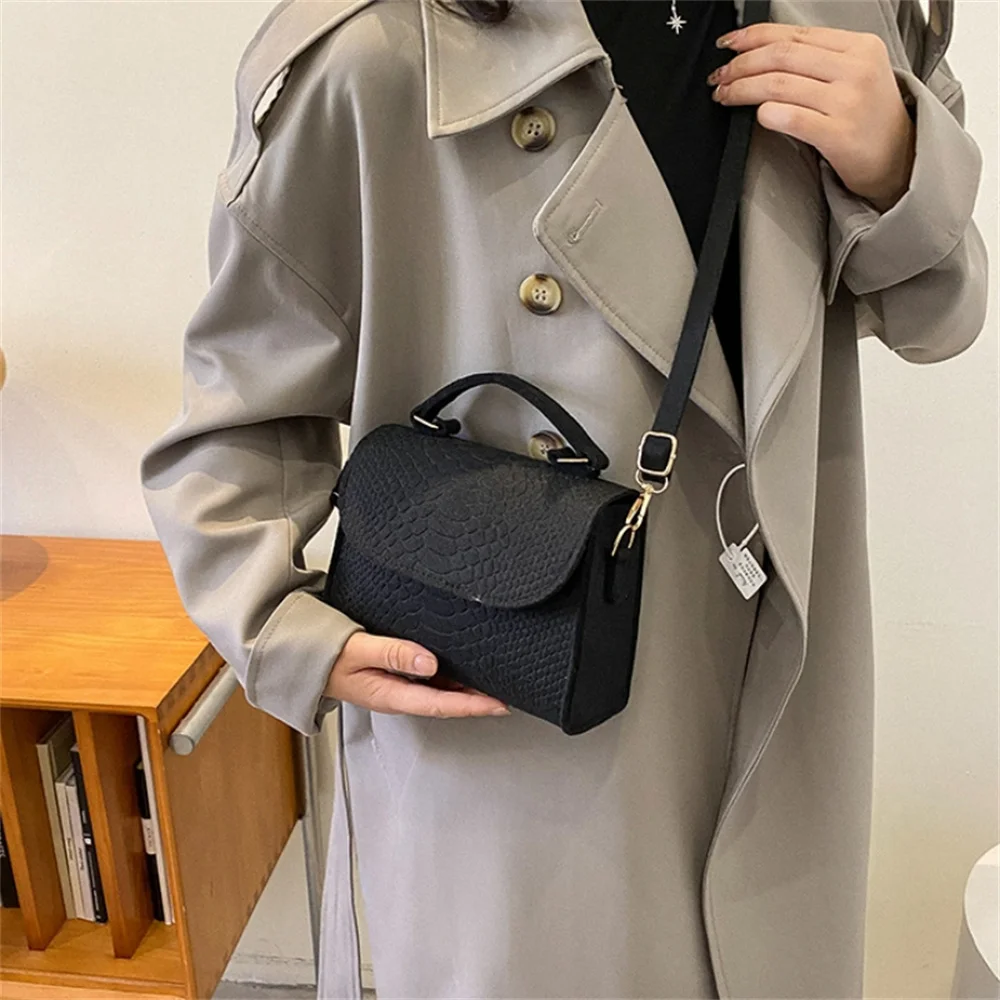 Fashion Armpit Bag Popular Felt Bag Crocodile Embossed Handbag Crossbody Small Square Bag Retro Shoulder Bag Women Girls Gifts