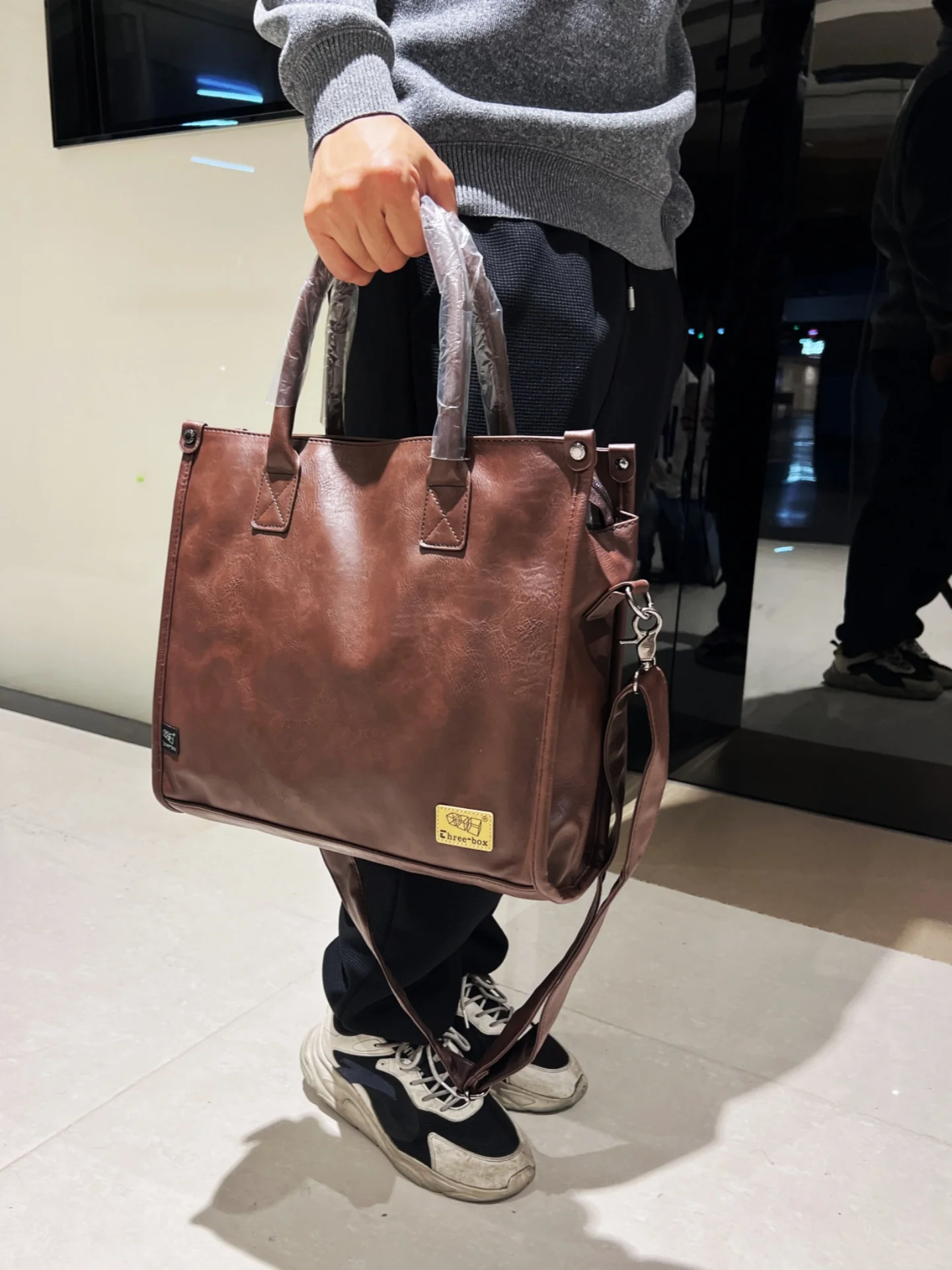Large Capacity Business Men's Tote Bag Commuter Shoulder Crossbody Bag Casual Korean Style Computer Bag with Zipper Closure