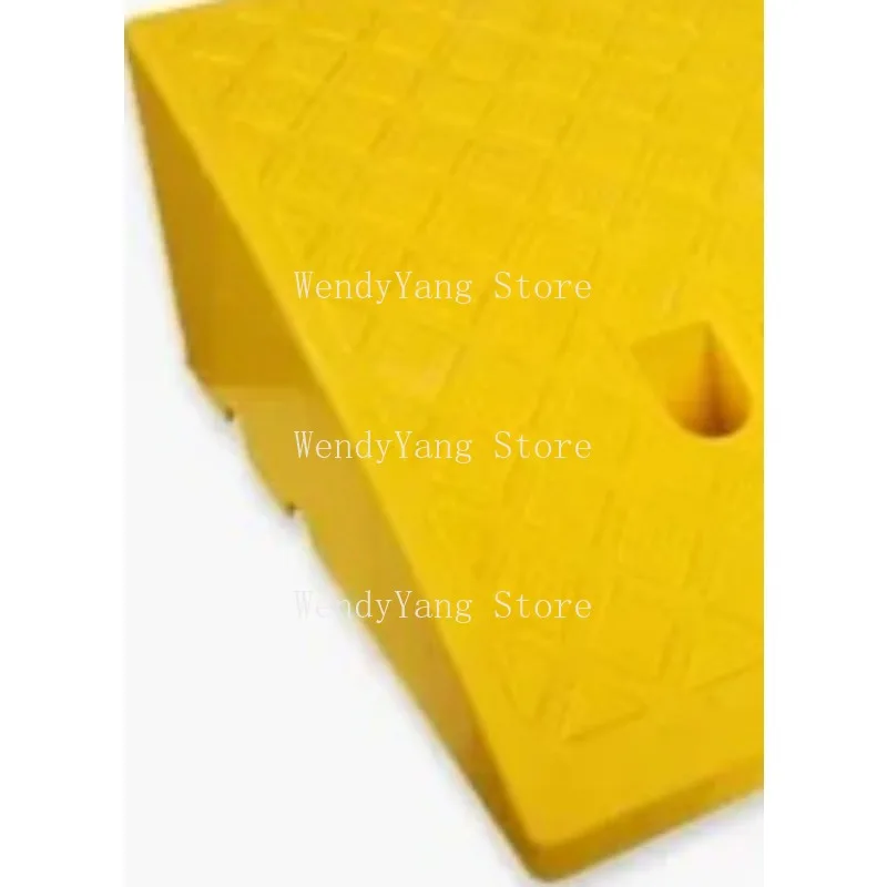 

Suitable for 50 * 50 * 19cm Plastic Road Slope Pad, Portable Car Step Uphill Triangular Pad, Curbstone Rubber
