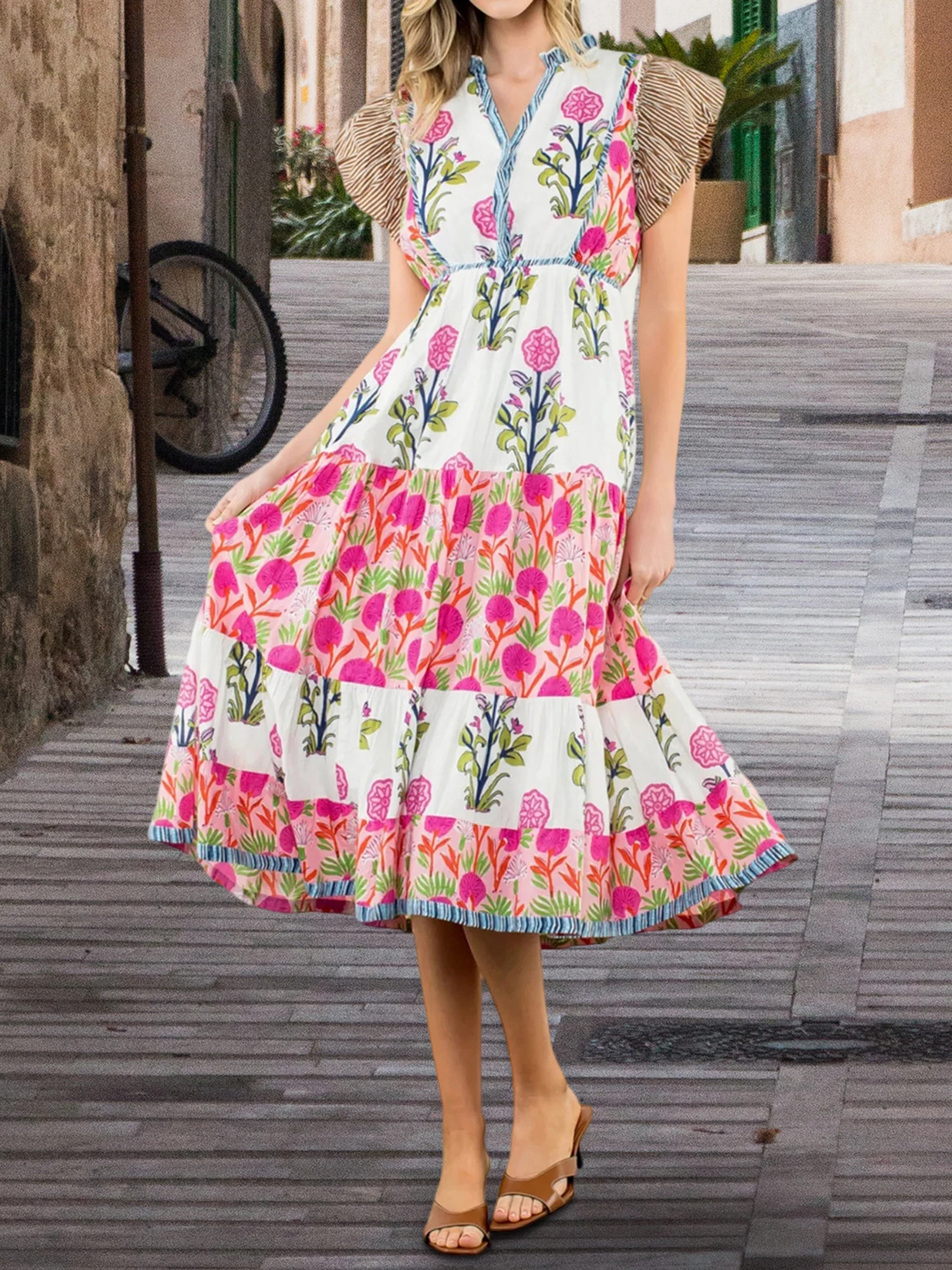 여름 파티와 해변 휴가에 딱 맞는 러플 소매와 V 넥라인이 있는 우아한 Boho 스타일 맥시 드레스