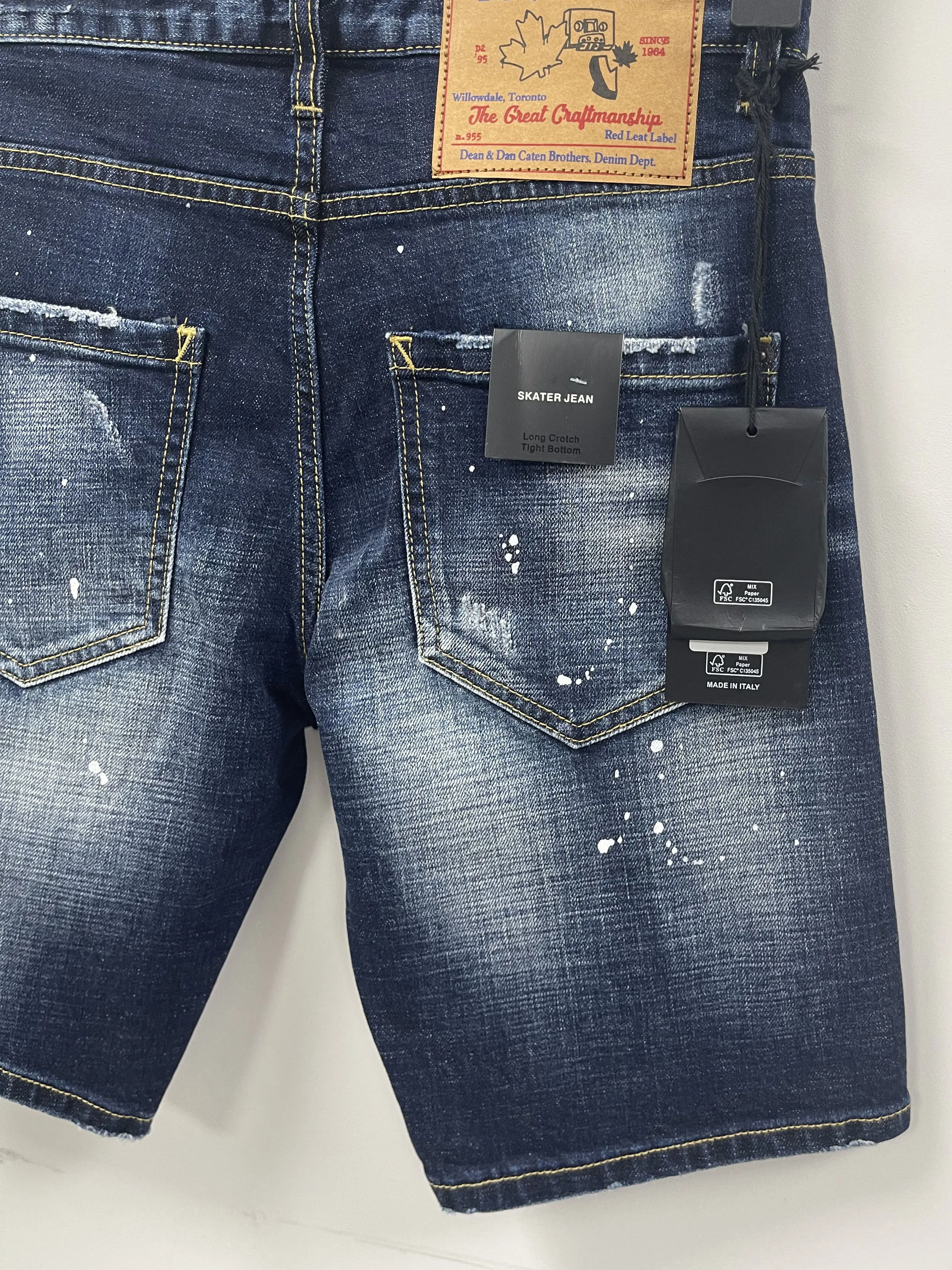 2024 Spring/Summer New D2 Jeans Trendy Men's Washed Worn Hole Patches Painted Slim Fit Micro Elastic denim shorts Men's