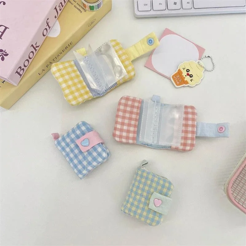 

1Pcs Cute Grid Mini Photo Album Binder Pocket Insert Style Album 1/ 2-inch ID Photo Idol Photo Collection Storage Album Supplies