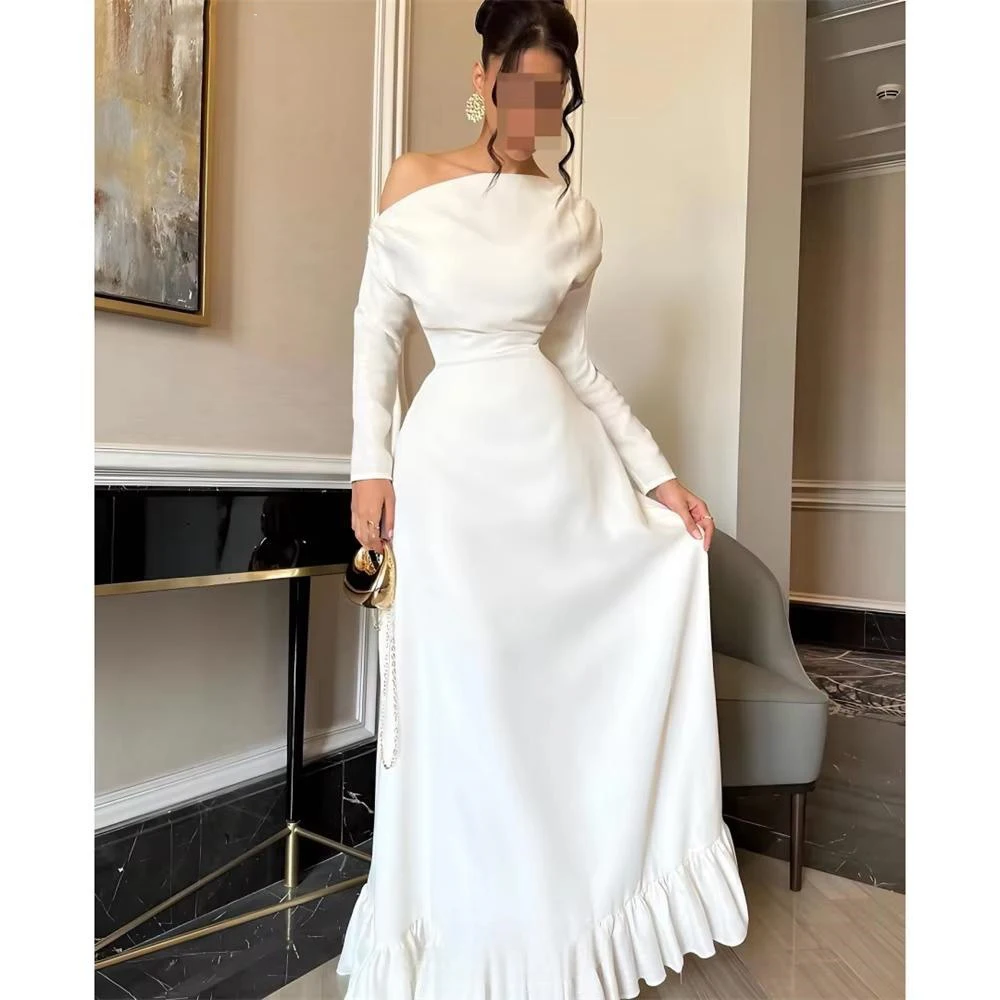 Robe de bal trapèze blanche personnalisée, asymétrique épaule dénudée, élégante, manches longues, longueur au sol, robe de soirée saoudienne, 2025
