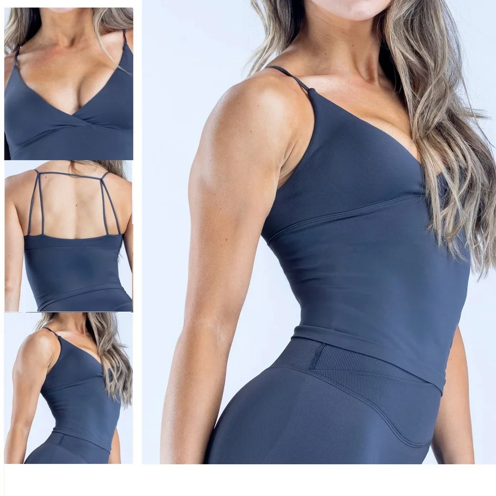 SEEKSUC Women's Seamless Yoga Vest High Elasticity Quick Drying Breathable Bra with Mat Gym Fitness Outdoor Sportswear