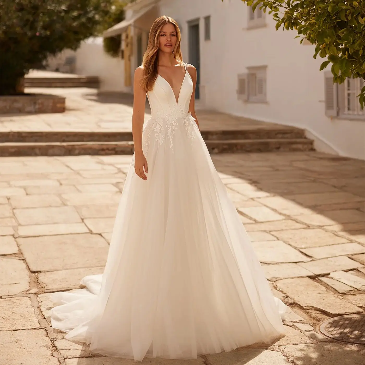 

Sexy V Neck Wedding Dress for Women A Line Empire Bridal Grown Beach Patry Wear Customized Beading Applique Vestido De Mariee