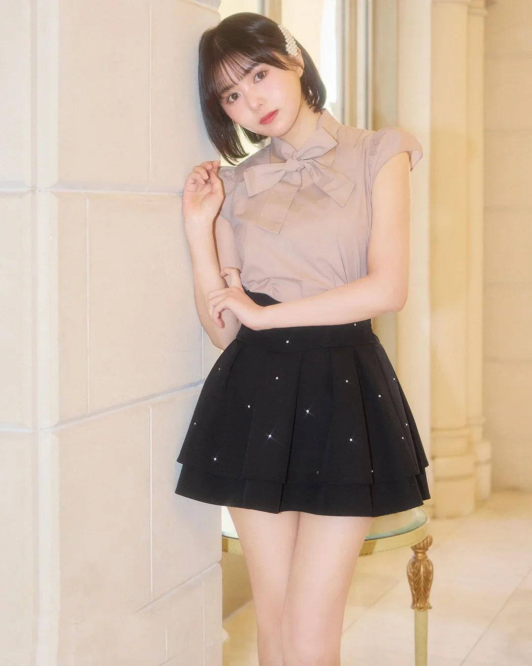 Japanese Black Skirts Women's Curved Waist Hot Diamond Shiny Short Skirt 2024 Autumn New Niche High Waist Pleated Skirt Culottes