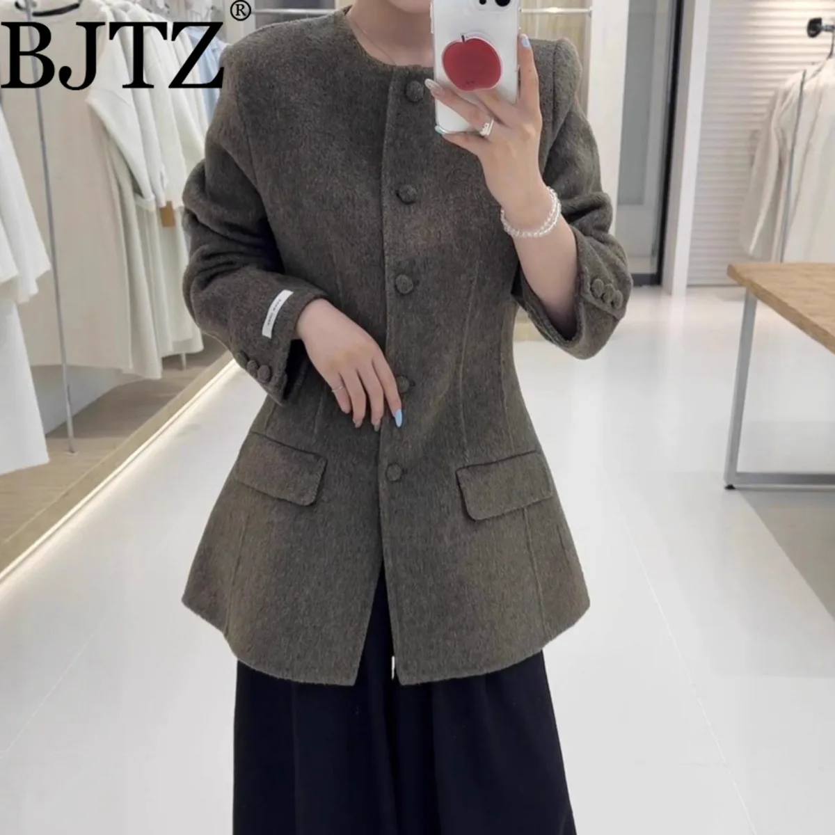 

Minimalist High-Grade Heavyweight Double-Sided Wool Coat Woolen Round Neck Horse Hoof Sleeve Short Woolen Coat Jacket for Autumn