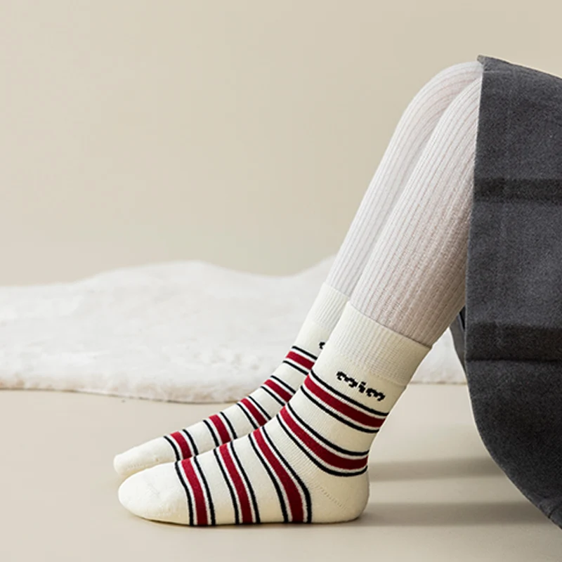56/2000 خمسة أزواج من الجوارب السميكة للبنين والبنات في الشتاء، ناعمة ومريحة ودافئة