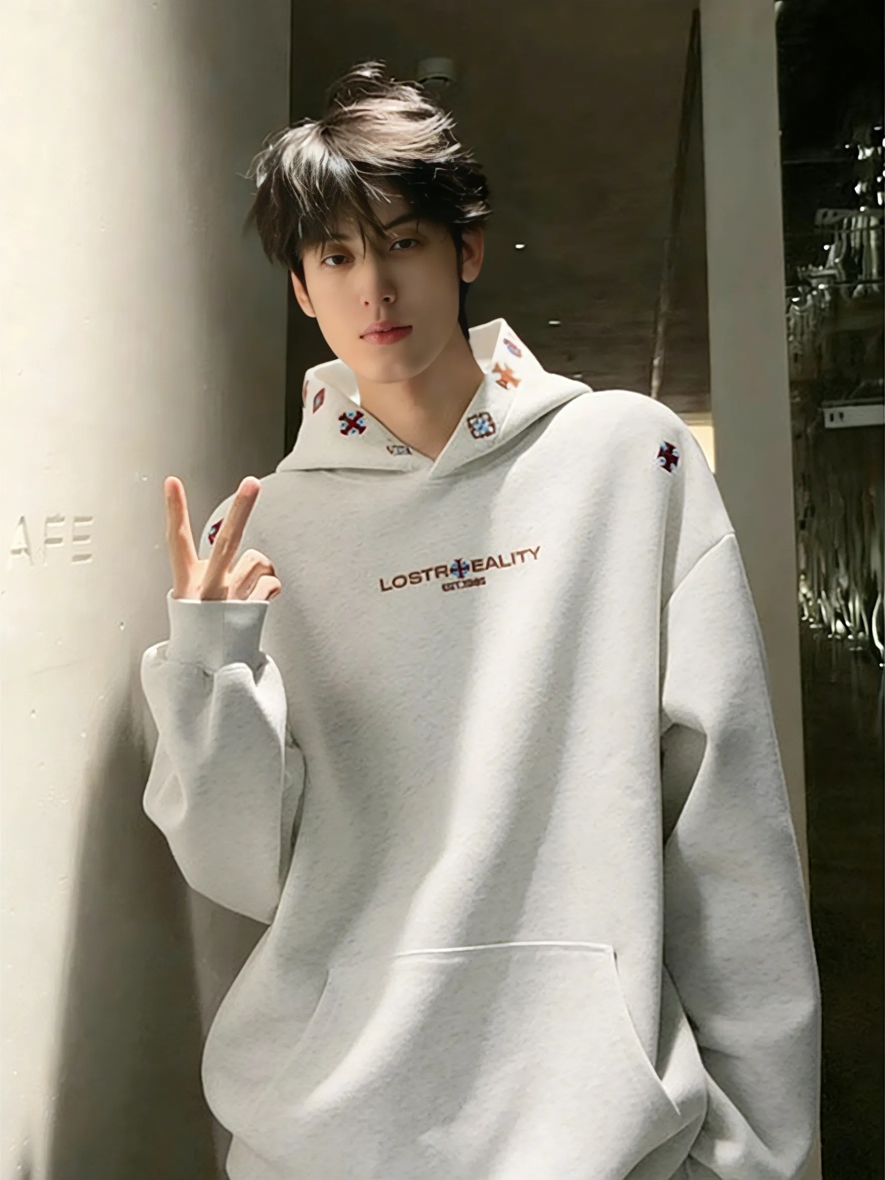 

ay White Floral Embroidered Hoodie Men's Long Sve Spring Faion Brand American Sle Heavyweight Hooded Sweatirt