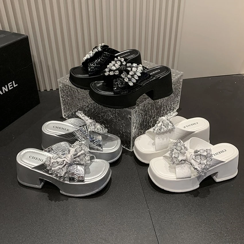 

House Slippers Platform Shoes Rivet Slides On A Wedge Rubber Flip Flops Slipers Women Heeled Mules Hawaiian 2024 Heels Summer