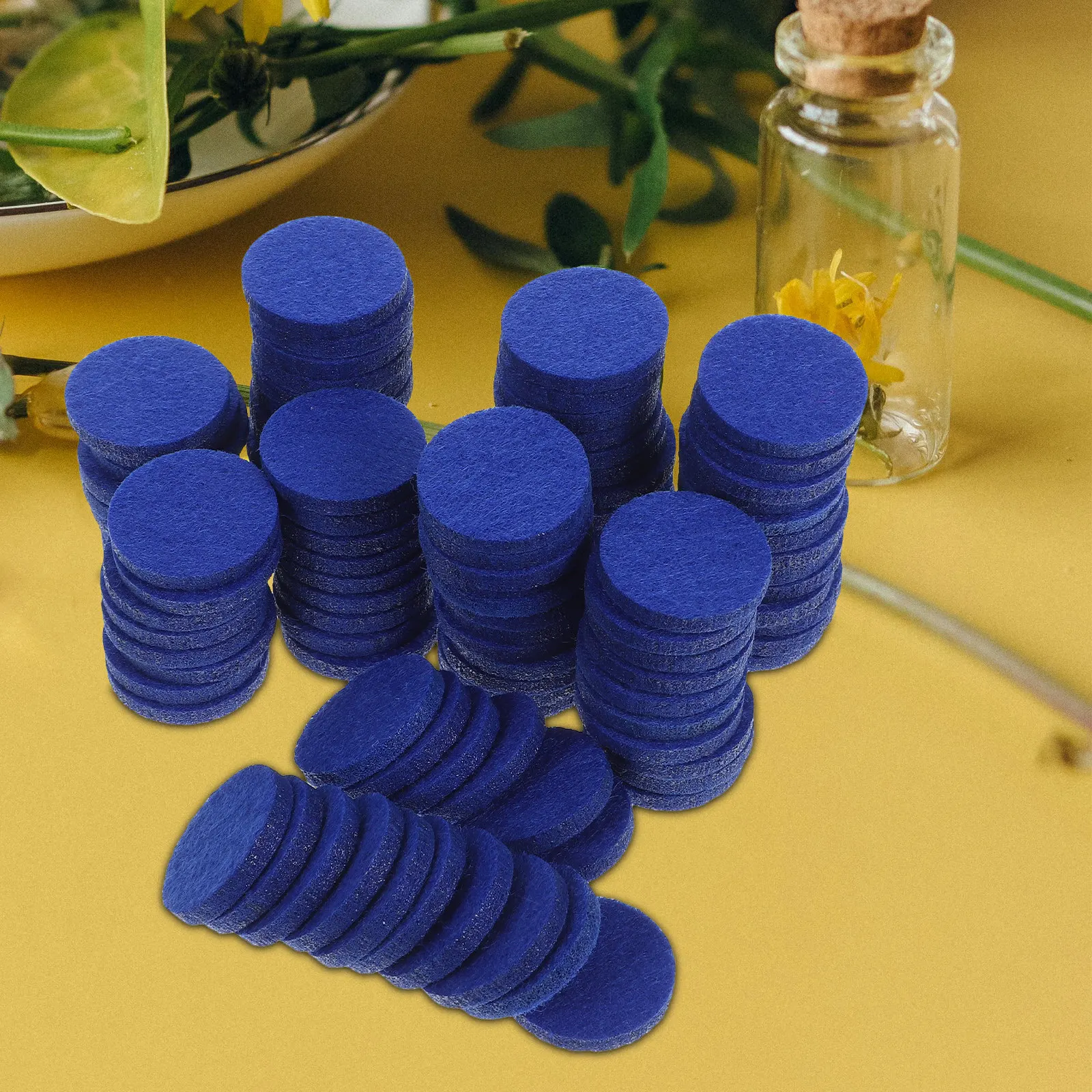 

100Pcs Essential Oil Diffuser Pads Cotton Mini Round Aromatherapy Refill Pads for Necklace Locket Scenting Accessories