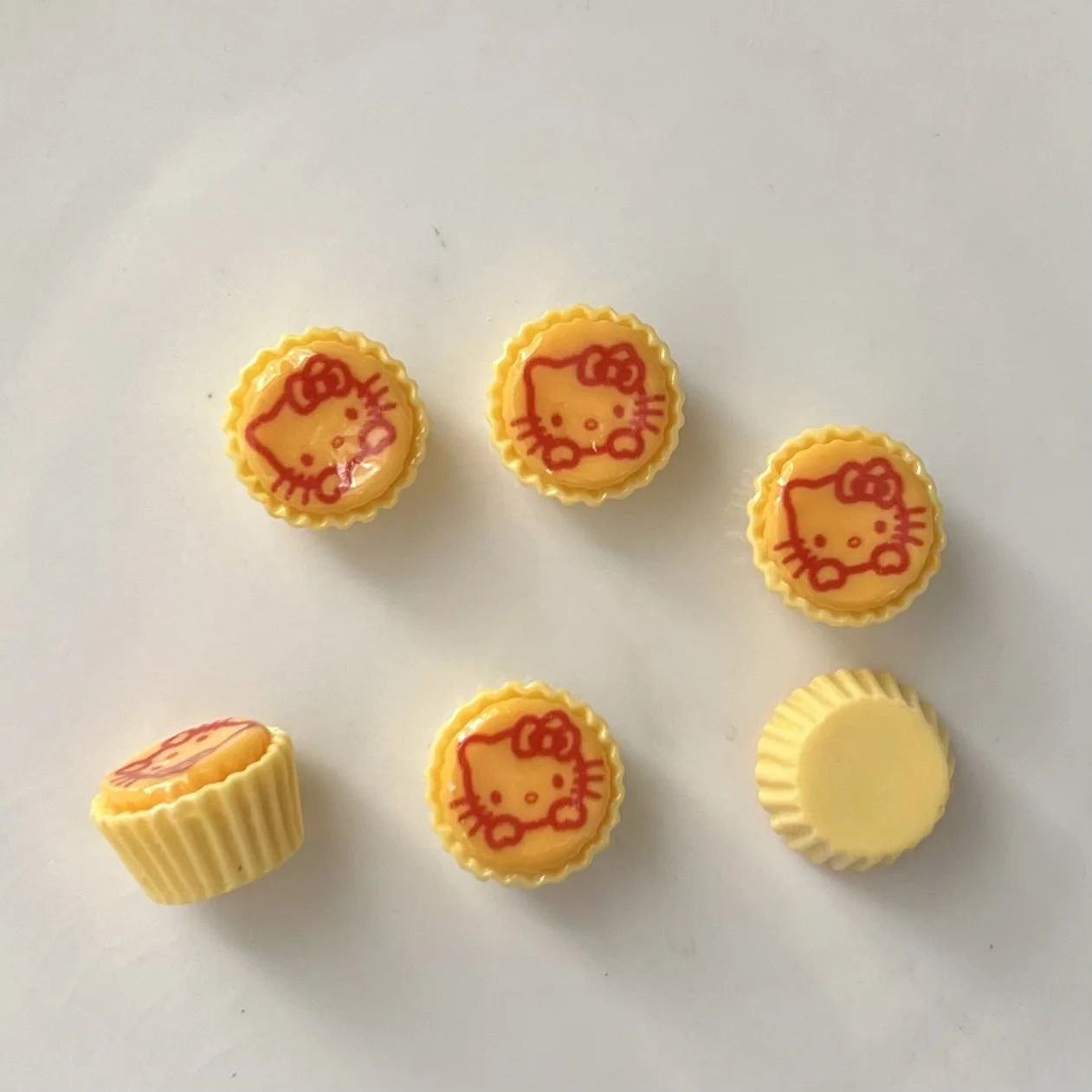 5 buah miniso seri kuning kitty resin kartun cabochons pipih diy bahan kerajinan perhiasan membuat pesona