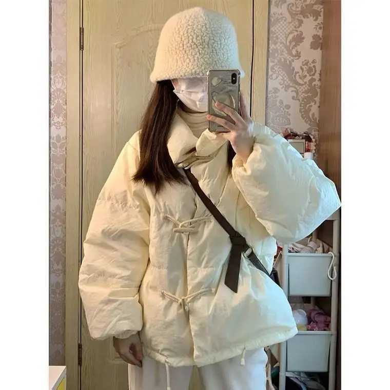 

Пуховики-парки женские из натурального меха, вельвета, ребристой фактурной ткани, хлопкового материала с рельефной текстурой, теплые, уютные, в традиционном классическом стиле