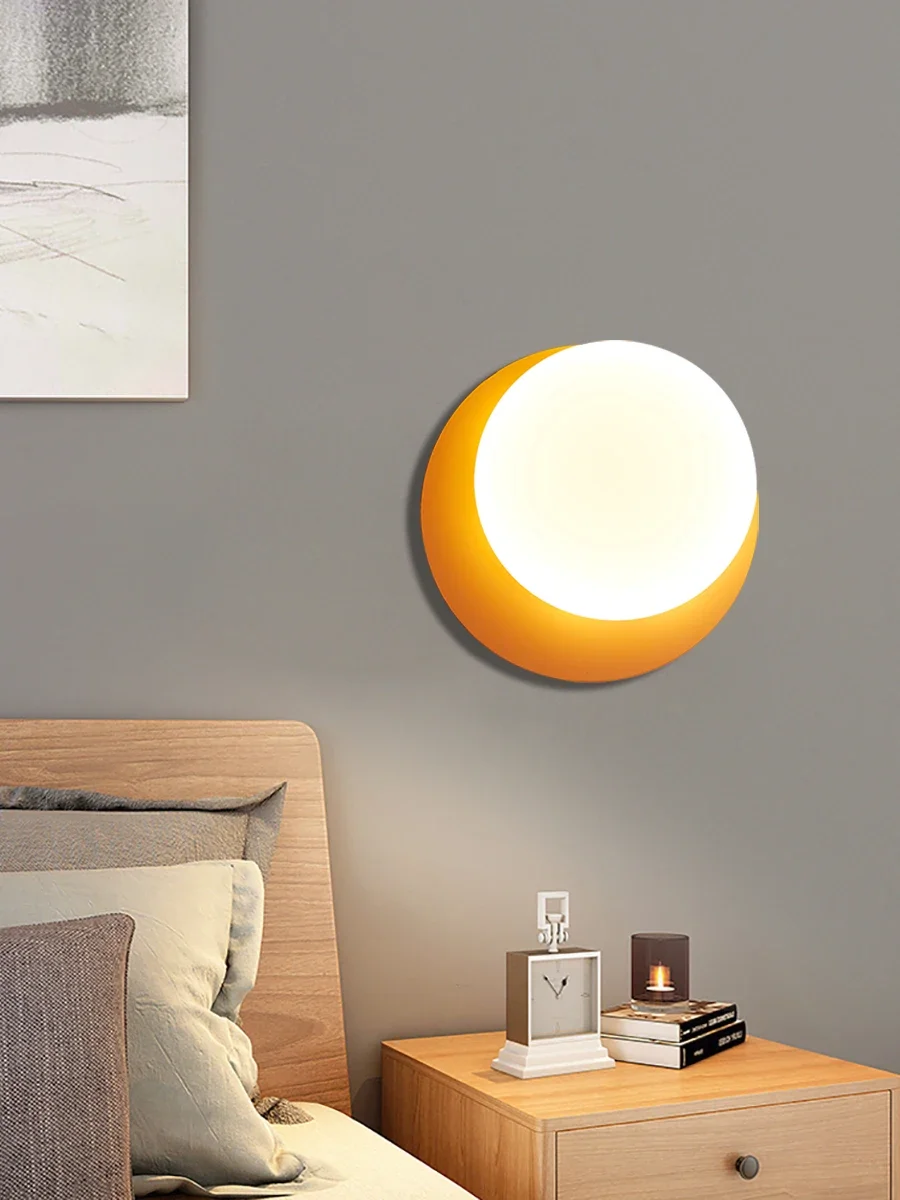 ~ Lampada da parete Camera da letto Lampada da parete creativa di colore caldo Semplice e moderna con lampada da comodino con interruttore