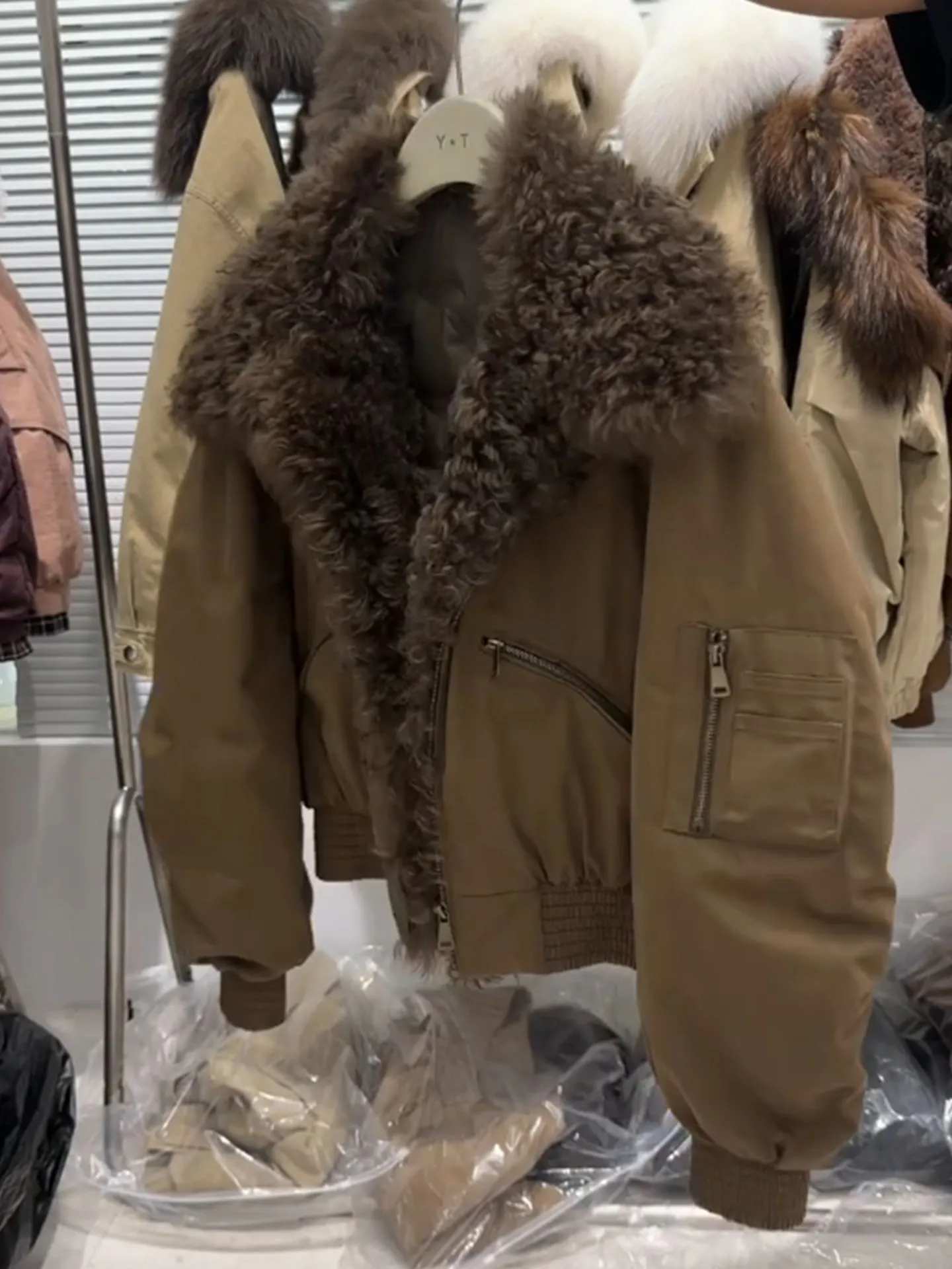 Barn Brown ort Thiened Jaet de plumón para mujer 2025 invierno nuevo Sle cuello de piel de alta calidez viaje Sle fibra de poliéster