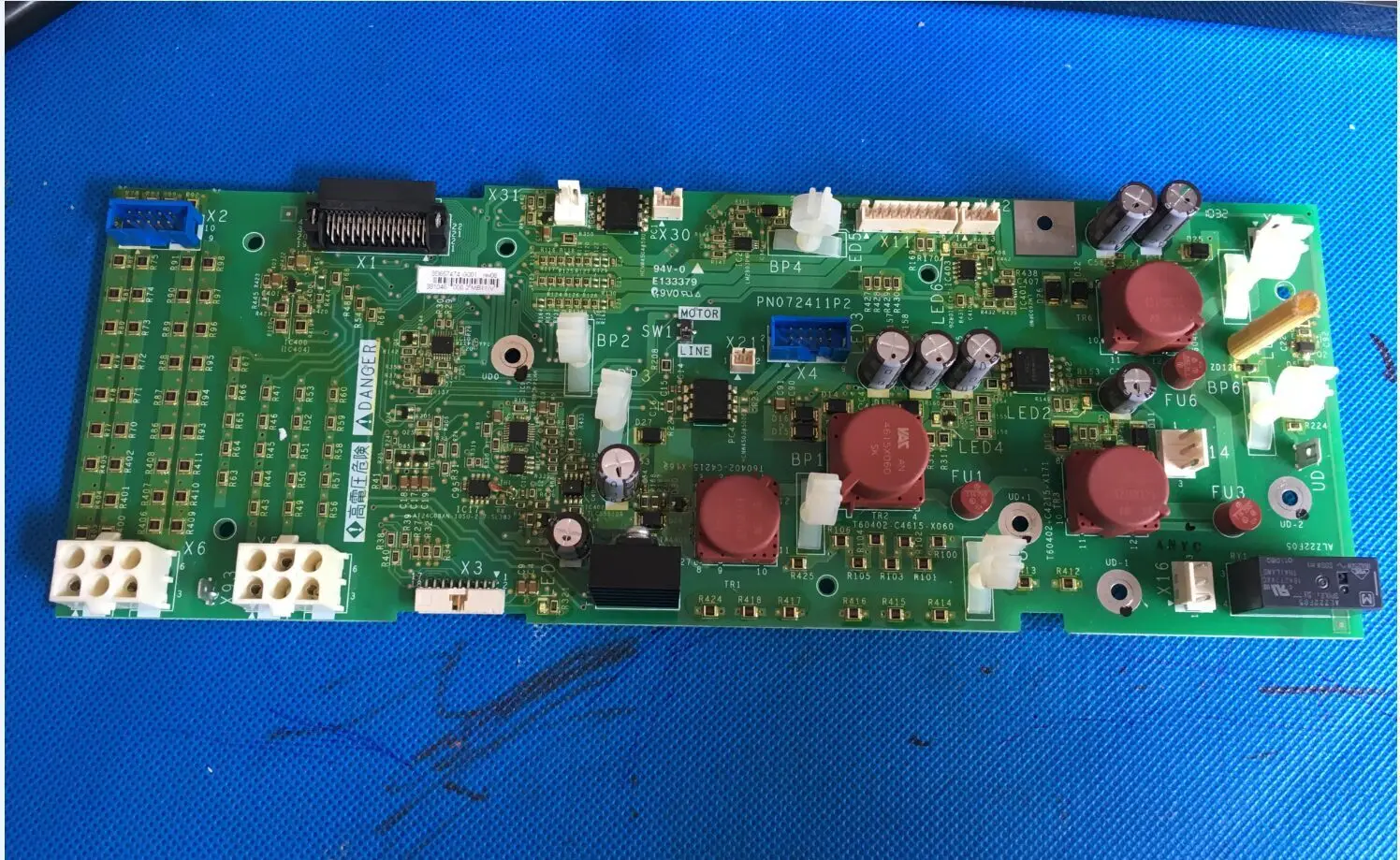 PN072411P2 Second-hand Schneider Inverter ATV61-71 Series 110-132-160kw Detection Board